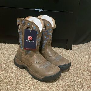Women’s size 9 twisted X all around boot
